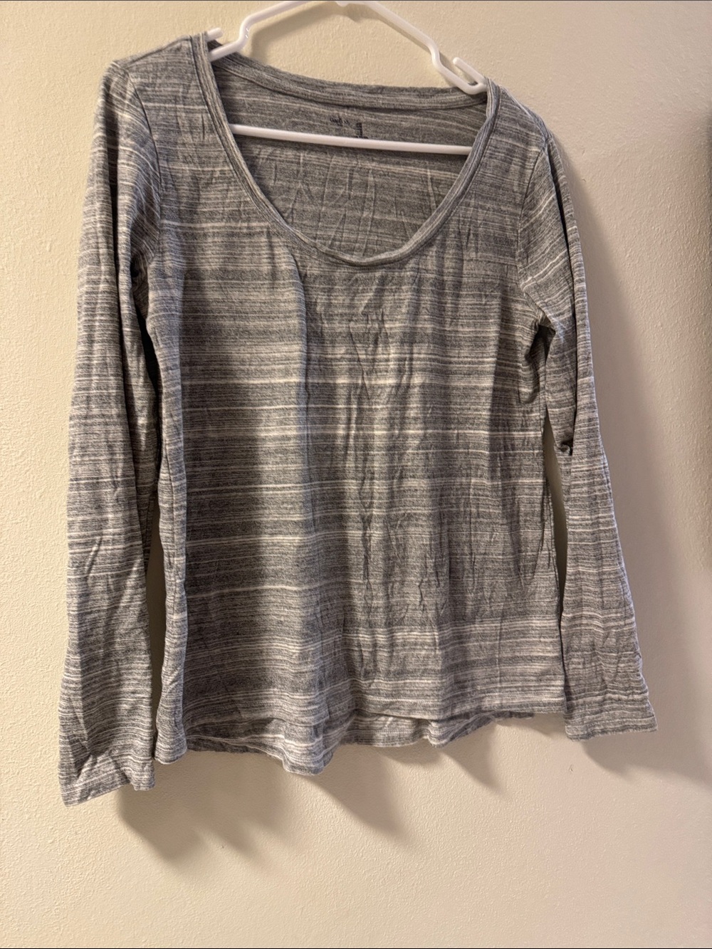 Women's Gray Striped Long-Sleeve Scoop Neck Tee